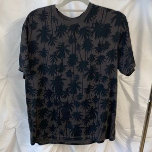 H&M T-Shirt. Medium.